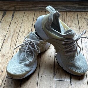 Nike Air Presto Women's celery green/cream Athletic Shoes